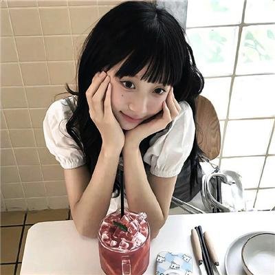 坐着的女人